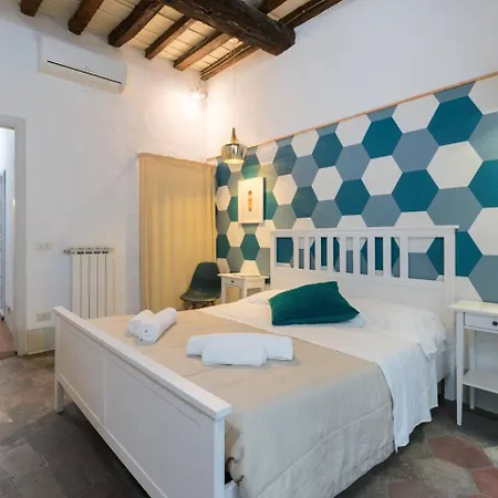 F4 - Santa Croce One Bedroom Flat 2 To 4 Guests פירנצה